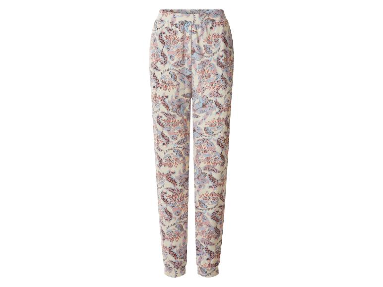 Pantalon femme beige avec motif cachemire rose et bleu.
