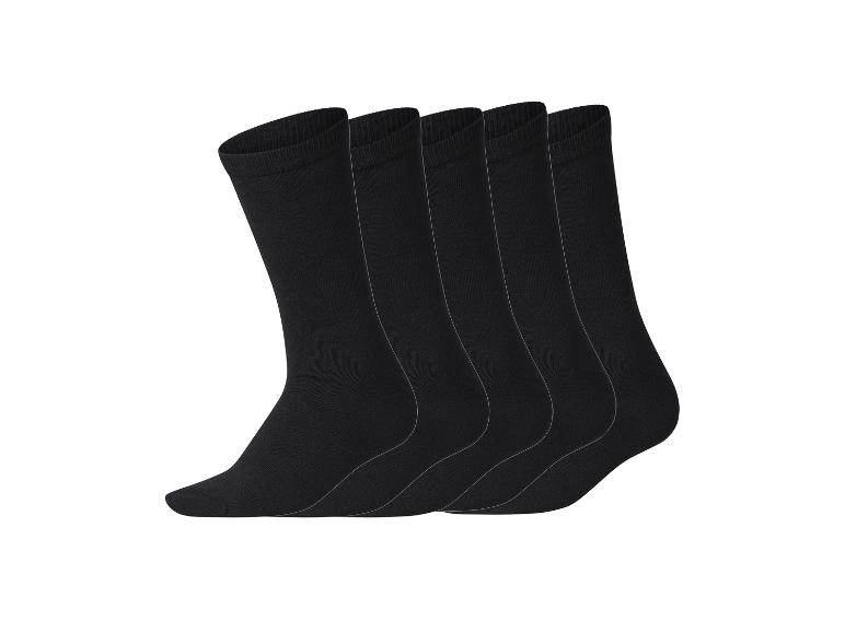 Lot de cinq chaussettes noires unies, disposées côte à côte