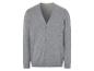 Un cardigan gris en tricot à boutons.