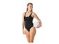Femme en maillot de bain noir tenant un ballon de volley-ball