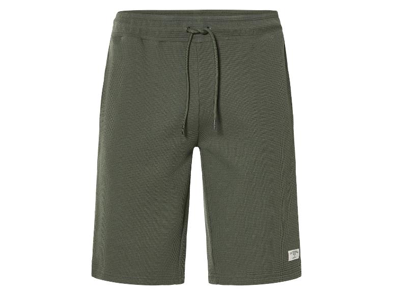 Shorts en tissu gaufré vert olive, style décontracté.
