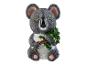 Figurine de koala avec yeux solaires LED, tenant une branche avec des feuilles.