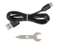 Câble USB-A vers USB-C noir avec une clé métallique.