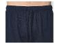 Taille élastique d'un short de pyjama bleu avec cordon de serrage.