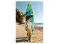 Un homme avec une planche de paddle gonflable de la marque G.T.I.