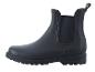 Une paire de bottes de pluie noires à semelle épaisse.