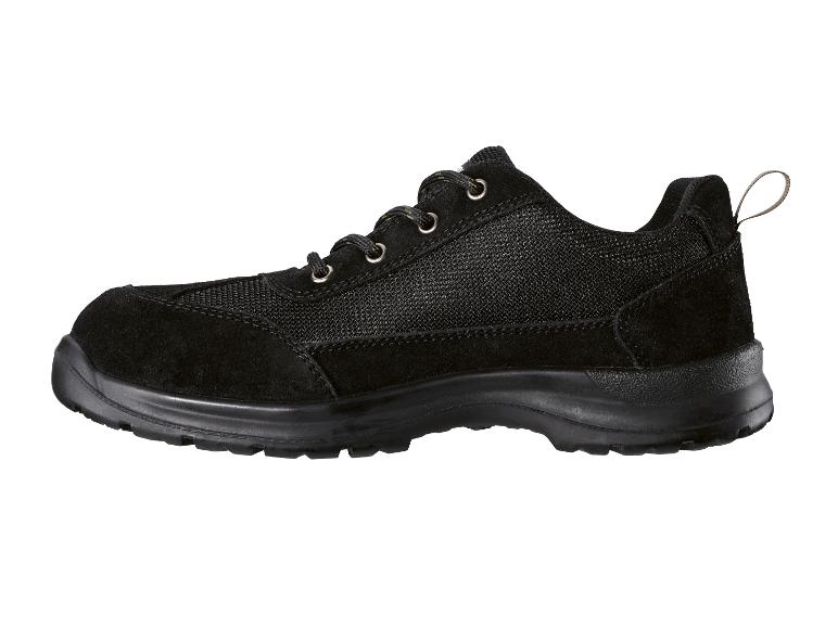 Chaussure de travail noire à lacets et semelle en caoutchouc.