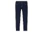 Un jean skinny bleu foncé.