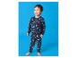 Enfant en pyjama bleu foncé avec motif lune et étoiles