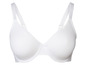 Un soutien-gorge blanc avec des bonnets lisses et des bretelles larges.