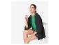 Veste noire, haut vert et short ; vêtements élégants pour femmes.
