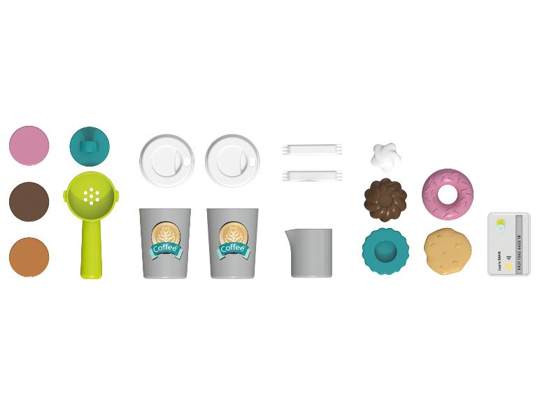 Ensemble de jeu de café avec accessoires de café et sucreries.