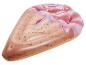 Île flottante gonflable en forme de cornet de glace rose et brun.
