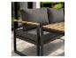 Salon de jardin avec coussins gris foncé et accoudoirs/plateau de table en bois