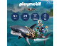 Jouet de pirate sur un requin avec des accessoires sur fond marin.