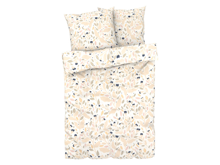 Une housse de couette et des taies d'oreiller à motifs floraux.