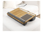 Une table pour ordinateur portable en bois avec des coussins, idéale pour une utilisation sur le canapé.