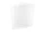 Plusieurs feuilles de plastique transparentes superposées sur fond blanc.