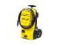 Nettoyeur haute pression jaune et noir avec tuyau et roues.