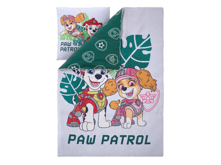 Parure de lit enfant avec les personnages de la Pat' Patrouille, Marshall et Stella, sur fond de feuilles tropicales.
