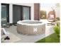 Spa gonflable avec logo 'Splash' sur une terrasse avec un fauteuil suspendu et des plantes.