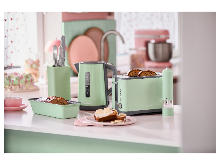 Appareils électroménagers de cuisine rétro SilverCrest : bouilloire, grille-pain et moulin à poivre vert menthe.