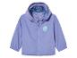 Une veste coupe-vent à capuche pour enfant de couleur violette.