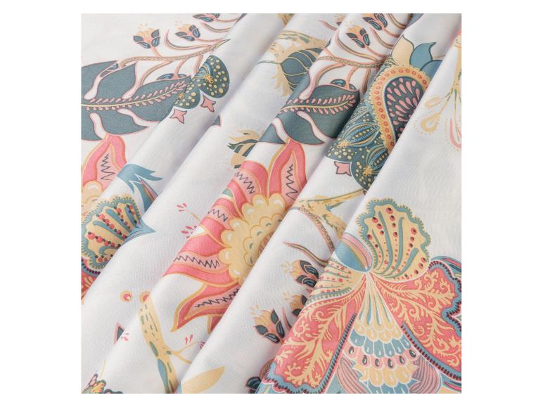 Tissu avec un motif de fleurs roses et jaunes.