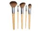 Quatre pinceaux de maquillage Cien Beauty avec des manches en bois.