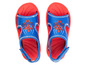 Sandales rouges avec un imprimé Spiderman pour enfants.