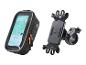 Support de téléphone pour vélo avec sacoche et écran affichant une carte.