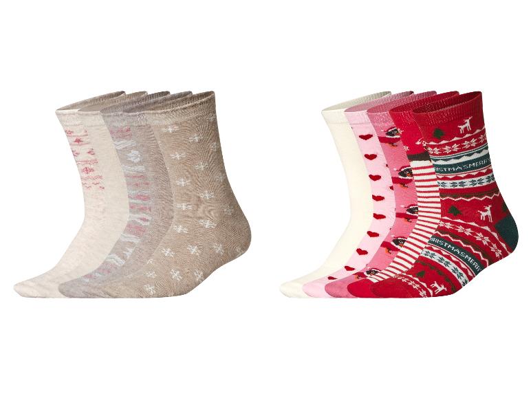 Lot de chaussettes: beiges à motifs et rouges de Noël avec rennes et l'inscription «Christmas Merry».