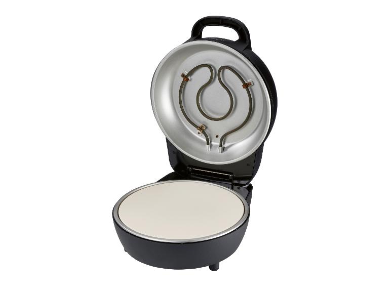 Four à pizza électrique ouvert avec pierre de cuisson et élément chauffant visible