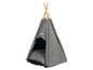 Tipi gris pour animaux de compagnie avec poteaux en bois et coussin moelleux à l'intérieur.