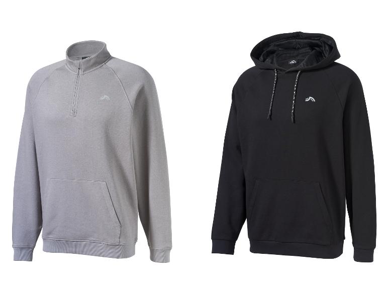 Deux sweats de sport, un gris avec un quart de zip et un noir à capuche.