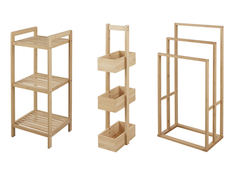 Trois étagères de salle de bain en bois avec des étagères, des tiroirs et un porte-serviettes.