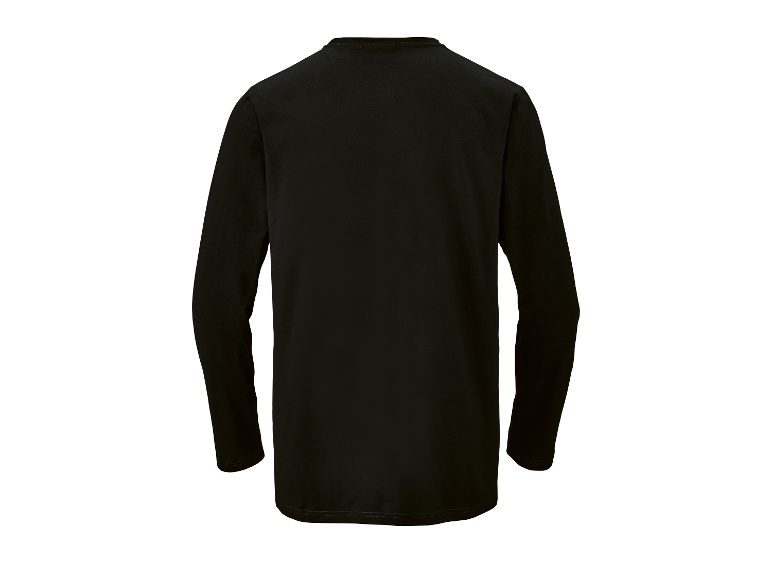 Un t-shirt noir à manches longues.