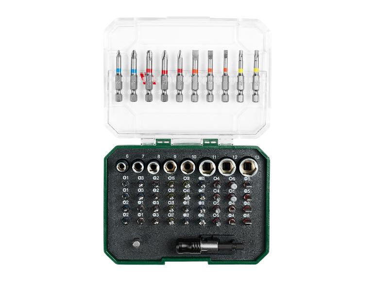 Un ensemble d'outils avec des tournevis, des embouts et des douilles.