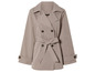Un trench beige avec une ceinture.