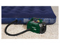 Une pompe Parkside X20VTEAM pour matelas pneumatique.