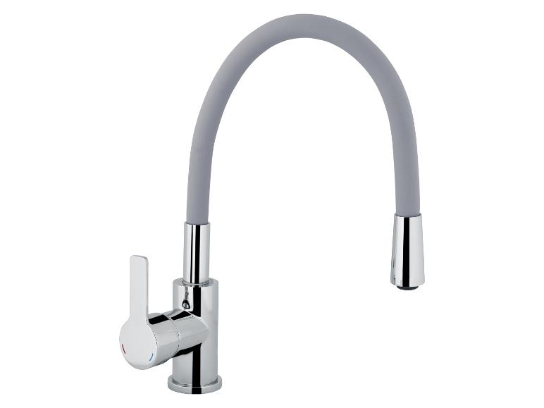Robinet de cuisine gris moderne avec détails chromés.