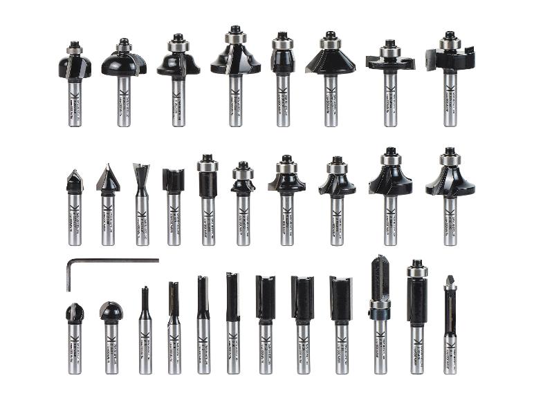 Un ensemble de diverses fraises de défonceuse et une clé Allen.