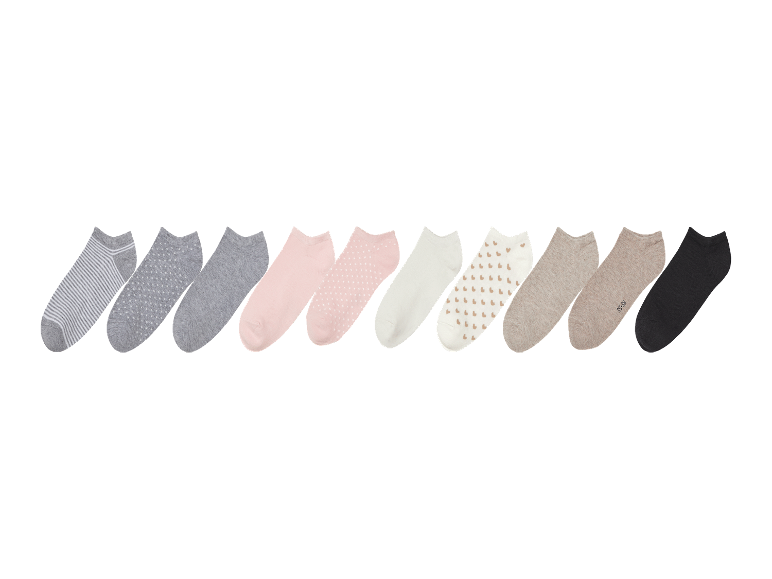 Dix paires de chaussettes courtes de couleurs et motifs variés.