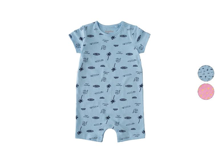 Grenouillère bébé bleue avec motif surf et palmiers, avec échantillons de tissu.