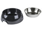Une gamelle pour chien noire et une en acier inoxydable.