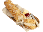 Baguette de pain avec beurre et confiture sur un plateau en bois.