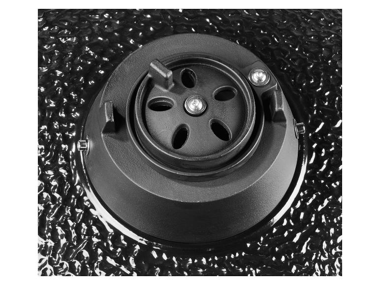 Gril en céramique noir texturé avec une ouverture de ventilation réglable sur le dessus.