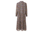 Robe longue bleue à imprimé floral.