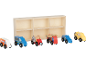 Véhicules d'urgence jouets en bois et étagère de rangement en bois.