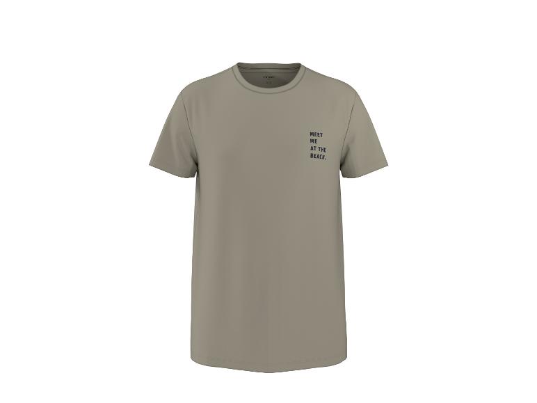 T-shirt kaki avec le texte « MEET ME AT THE BEACH » sur l'épaule gauche.